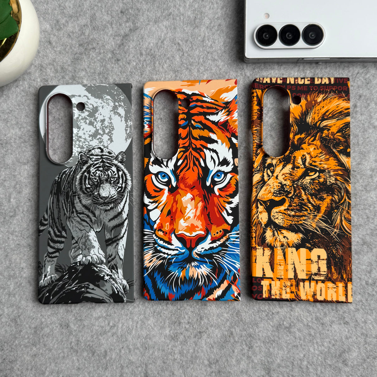 Samsung Galaxy Z Fold 5 Carbon Fiber Texture Tiger Lion Design Hard Pc MagSafe Case Cover