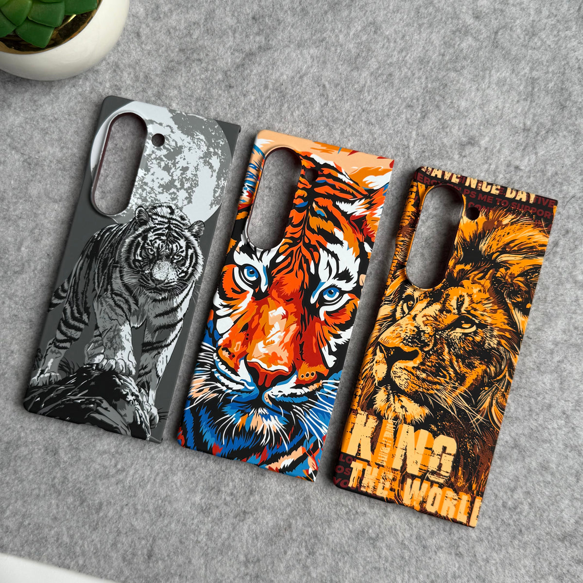 Samsung Galaxy Z Fold 5 Carbon Fiber Texture Tiger Lion Design Hard Pc MagSafe Case Cover