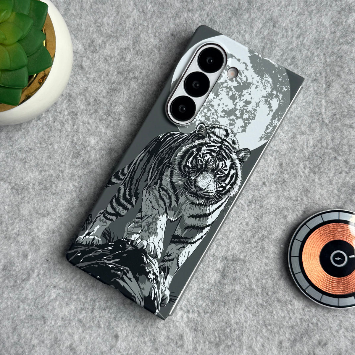 Samsung Galaxy Z Fold 5 Carbon Fiber Texture Tiger Lion Design Hard Pc MagSafe Case Cover