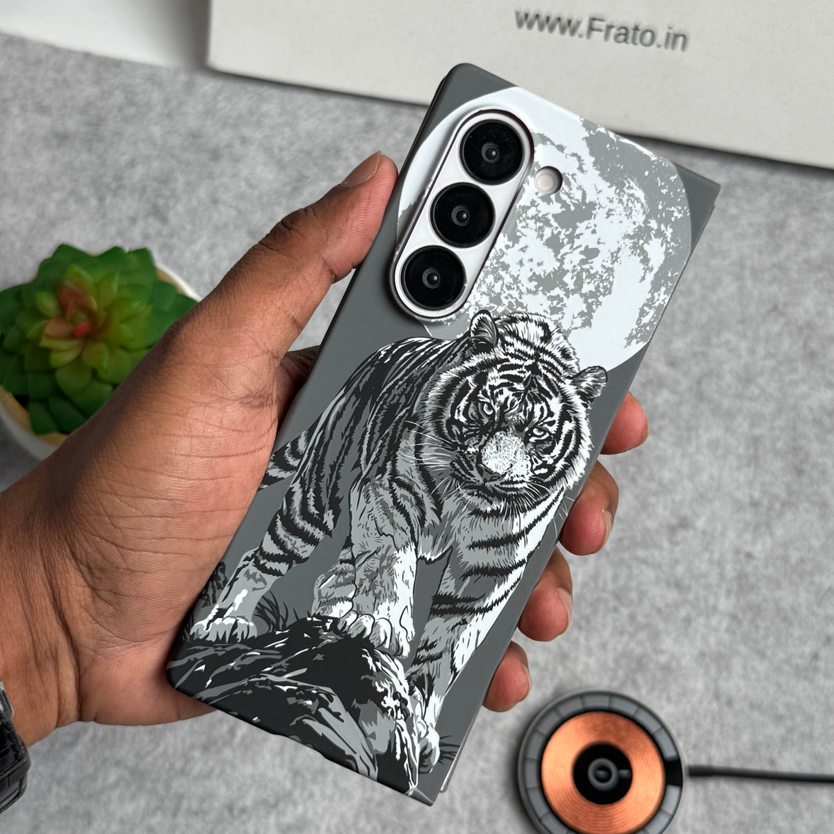 Samsung Galaxy Z Fold 5 Carbon Fiber Texture Tiger Lion Design Hard Pc MagSafe Case Cover