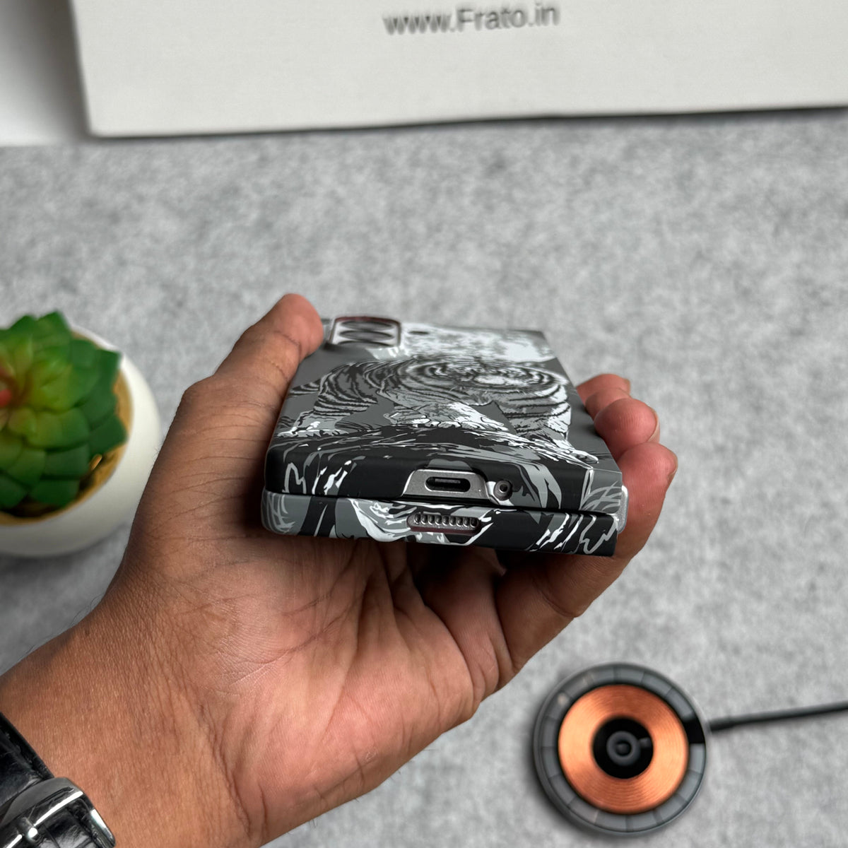 Samsung Galaxy Z Fold 5 Carbon Fiber Texture Tiger Lion Design Hard Pc MagSafe Case Cover