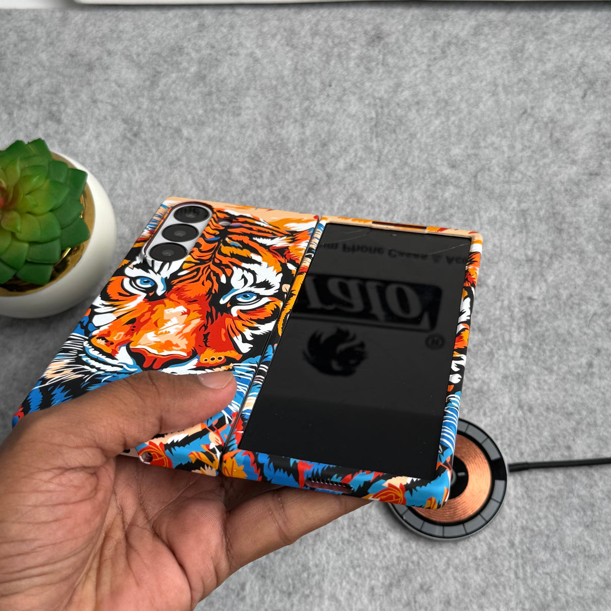 Samsung Galaxy Z Fold 5 Carbon Fiber Texture Tiger Lion Design Hard Pc MagSafe Case Cover