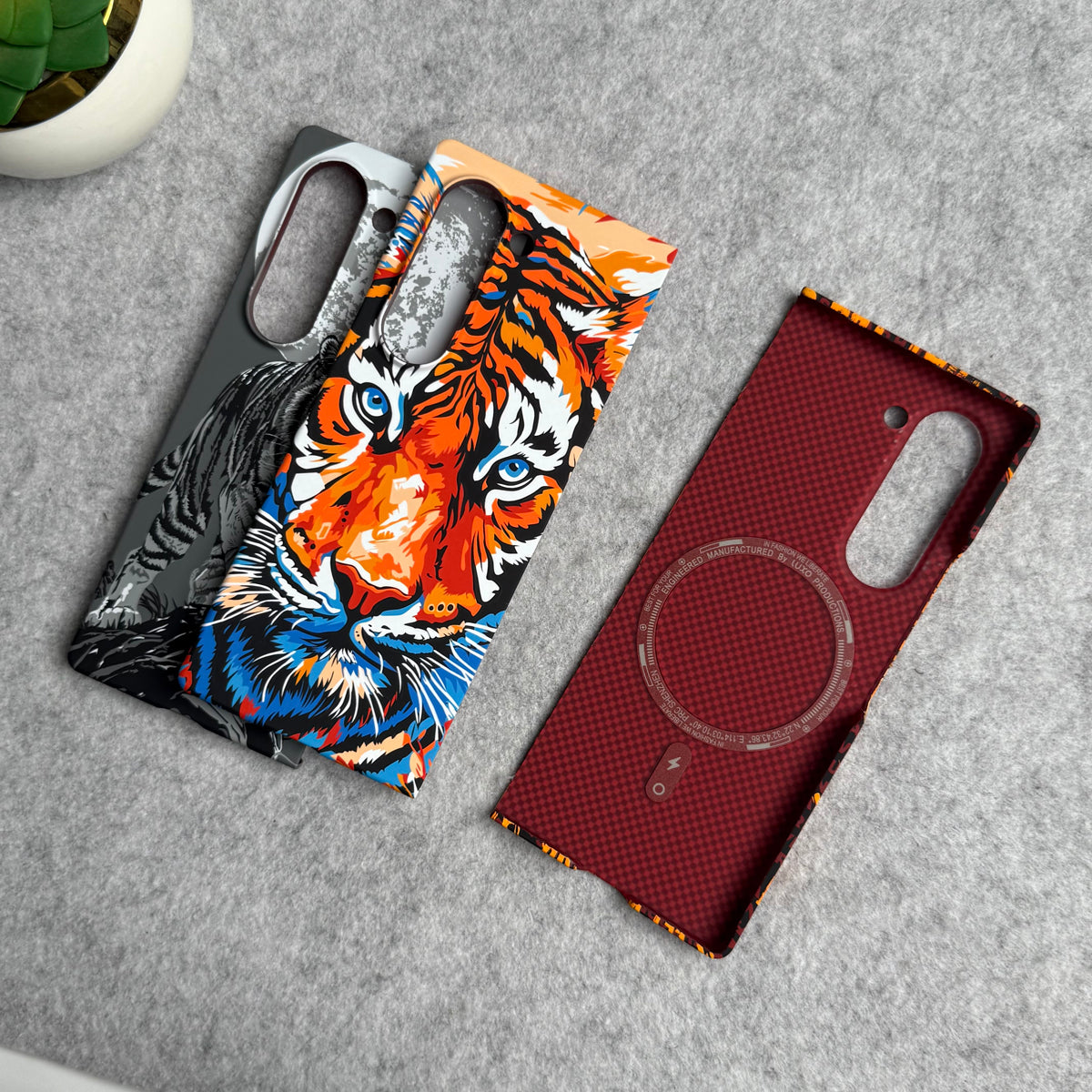 Samsung Galaxy Z Fold 5 Carbon Fiber Texture Tiger Lion Design Hard Pc MagSafe Case Cover