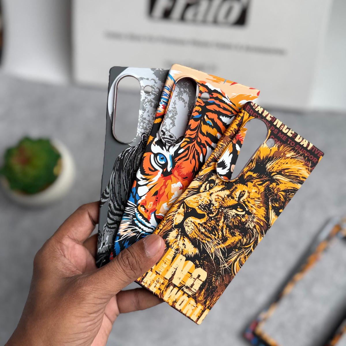 Samsung Galaxy Z Fold 5 Carbon Fiber Texture Tiger Lion Design Hard Pc MagSafe Case Cover