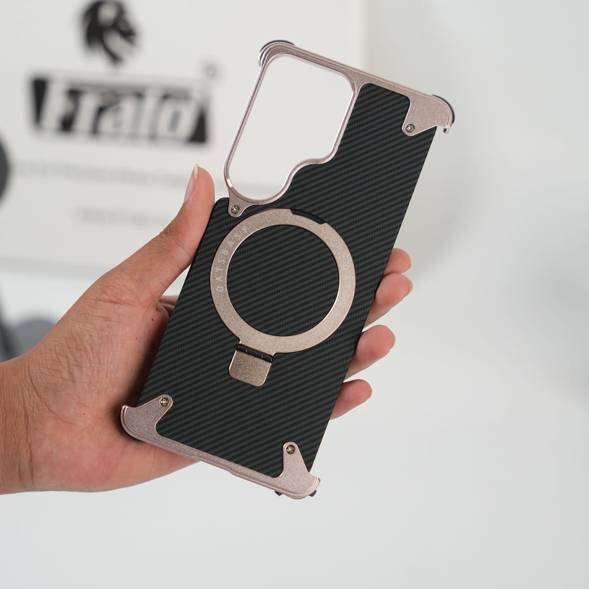 FRATO Aeroflex Metal Galaxy S26 Ultra Carbon Texture Frameless Metal Kickstand Case
