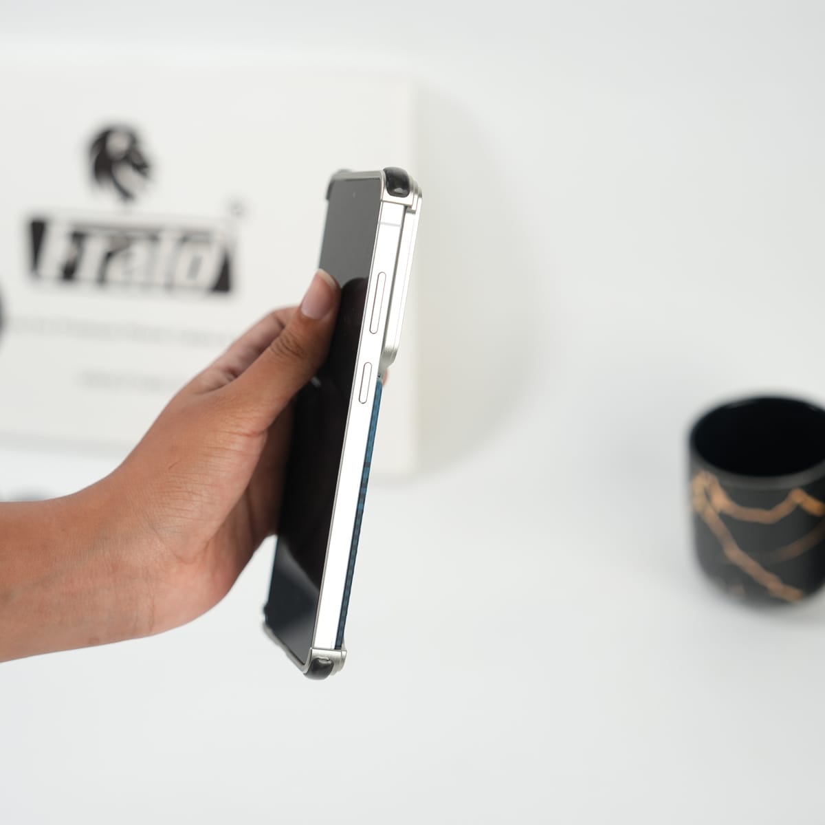 FRATO Aeroflex Metal Galaxy S26 Ultra Premium Aramid Fiber Texture Frameless Metal Kickstand Case